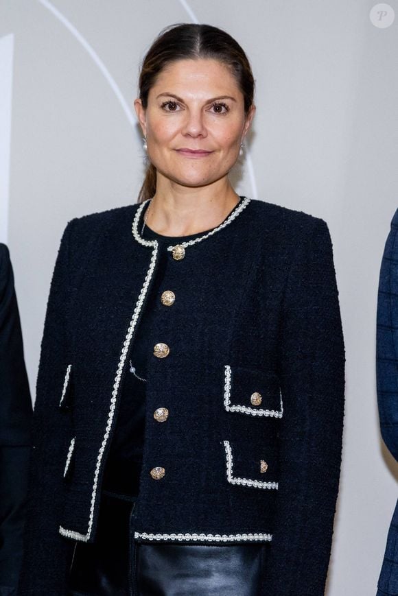 Info - Victoria de Suède échappe à une attaque au couteau devant chez elle - La princesse Victoria de Suède visite l'Association des soldats suédois à Stockholm, le 4 décembre 2024. 
© SPA / Dana Press / Bestimage