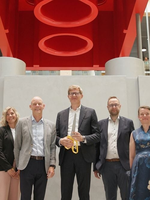 En envoyant valser l’outil devenu incontournable dans les entreprises, LEGO vient de signer l’un des plus beaux coups de maître de son histoire