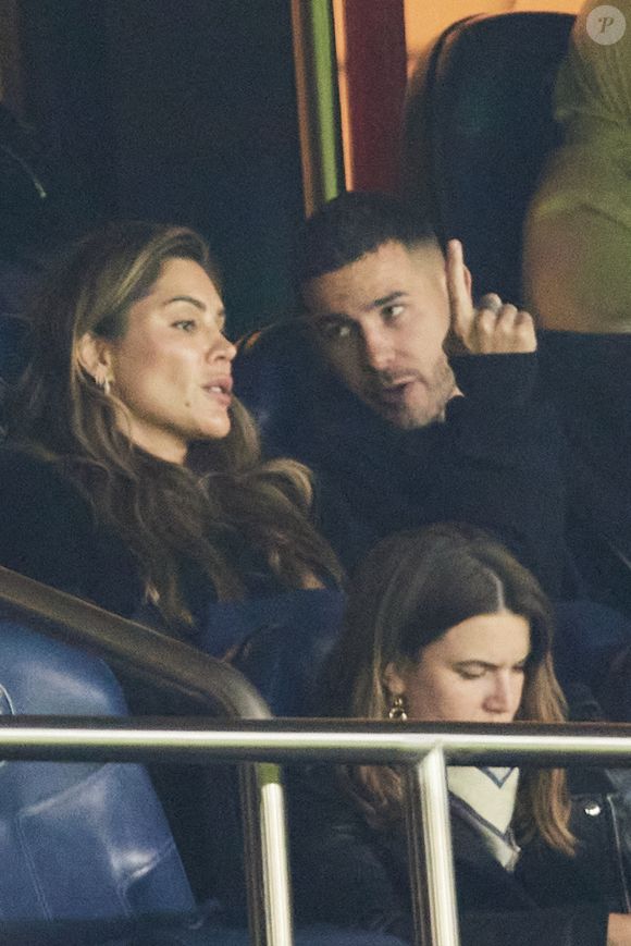Lucas Hernandez et sa nouvelle compagne Victoria Triay en tribunes du match de Ligue 1 McDonald's opposant le Paris Saint-Germain (PSG) au Racing Club de Lens (RCL) (1-0) au Parc des Princes à Paris, France, le 2 novembre 2024. © Cyril Moreau/Bestimage