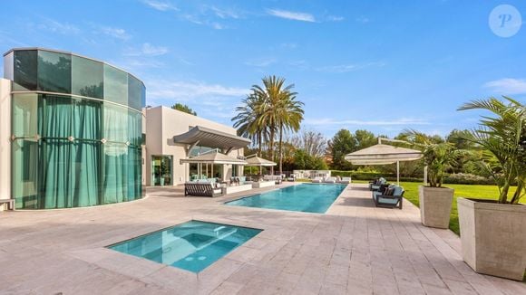 Exclusif - La nouvelle villa de Kanye West à Beverly Hills. Kanye a finalisé l'achat hors marché pour 35 millions de dollars. La propriété de style méditerranéen comprend environ 1900 m2 d'espace habitable, des jardins privés et des vues panoramiques sur la ville. Los Angeles, le 15 décembre 2024.