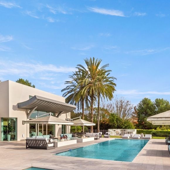 Exclusif - La nouvelle villa de Kanye West à Beverly Hills. Kanye a finalisé l'achat hors marché pour 35 millions de dollars. La propriété de style méditerranéen comprend environ 1900 m2 d'espace habitable, des jardins privés et des vues panoramiques sur la ville. Los Angeles, le 15 décembre 2024.
