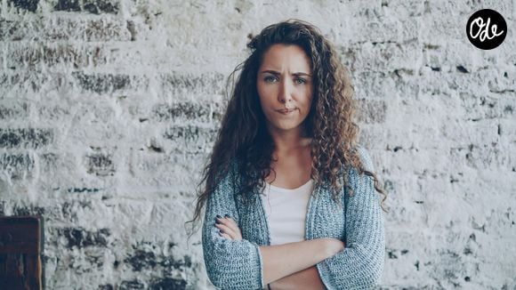 Au fil du temps, elle peut ressurgir sous d'autres formes, comme un retrait émotionnel, une communication passive ou encore une sensation de fatigue persistante.

Vitaly Gariev/Unsplash