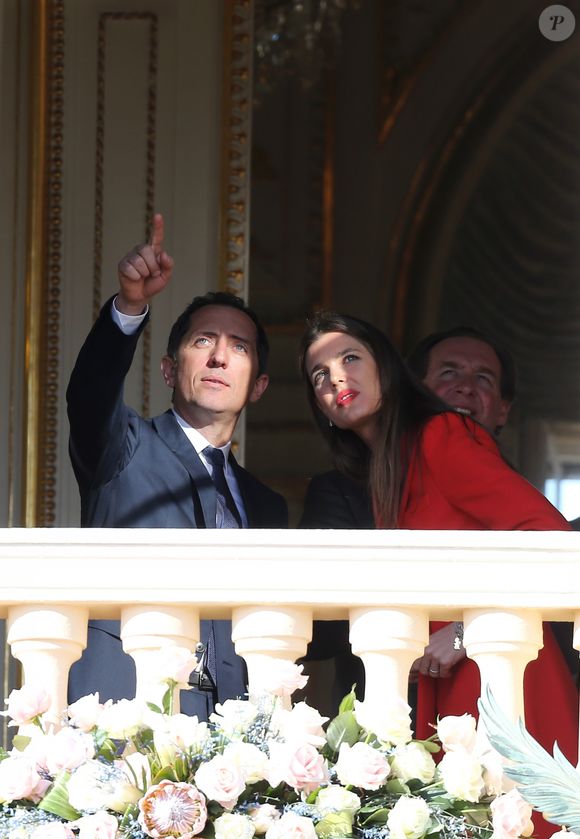 Reprenant les mots de son one-man show, l'animateur cite : "Je croyais une époque qu'en me mettant avec une princesse, je deviendrais un prince, non tu restes un blédard à côté d'une princesse."

Gad Elmaleh et sa compagne Charlotte Casiraghi - Présentation de la princesse Gabriella et du prince Jacques de Monaco au balcon du palais princier de Monaco, le 7 janvier 2015, à la population monégasque en présence de la famille princière.