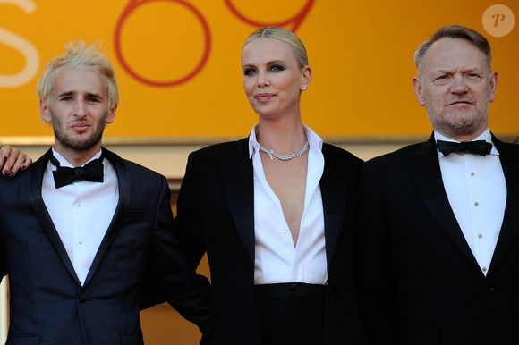Hopper Jack Penn, Charlize Theron et Jared Harris assistant à la projection de The Last Face au Palais Des Festivals à Cannes, France, le 20 mai 2016, dans le cadre du 69e Festival de Cannes. Photo d'Aurore Marechal/ABACAPRESS.COM