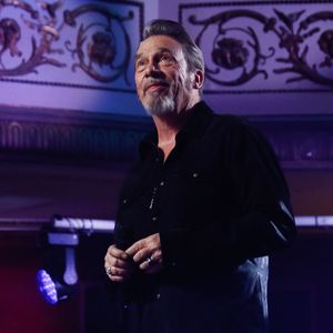 Exclusif - Florent Pagny lors de l'enregistrement de l'émission "Serge Lama, le dernier rappel" présentée par F. Bollaert, diffusée le vendredi 21 novembre 2025 sur France 3 à 21h10, au théâtre Marigny à Paris, France, le 29 avril 2025. © Clovis-Moreau/Bestimage