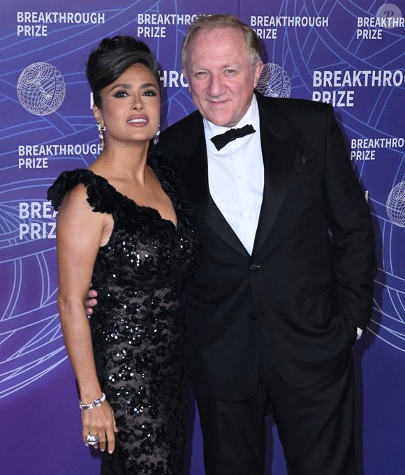 Salma Hayek-Pinault et son mari François-Henri Pinault - Photocall de la 12éme cérémonie de remise des prix Breakthrough à Los Angeles le 18 février 2026.
Broadimage / Bestimage