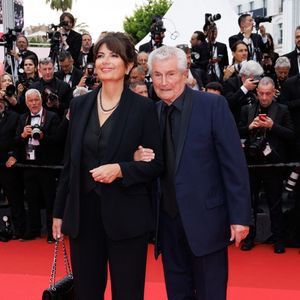 Tout comme celui formé par Valérie Perrin et Claude Lelouch

Valérie Perrin et son mari Claude Lelouch - Montée des marches du film « Partir un jour » pour la cérémonie d’ouverture du 78ème Festival International du Film de Cannes, au Palais des Festivals à Cannes. Le 13 mai 2025
© Jacovides-Moreau / Bestimage