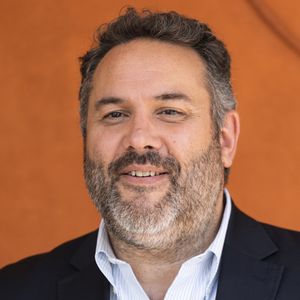 Bruce Toussaint au village lors des Internationaux de France de Tennis de Roland Garros 2025. Paris, le 30 mai 2025. 
© Moreau / Jacovides / Bestimage