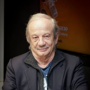 Et de conclure : "Il ne m’intéresse pas." Pour rappel, le chauffeur a été condamné en 2008 pour homicide involontaire à trois ans de prison dont six mois ferme...

Exclusif - Patrick Chesnais - Patrick Chesnais était l’invité de CS Cohen à Radio J à Paris le 7 mars 2023. © Jack Tribeca / Bestimage