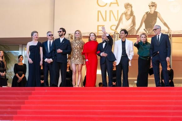 India Hair, Alexandre Mallet-Guy, Pierre Niney, Virginie Efira, Isabelle Huppert, Asghar Farhadi, Adam Bessa, Catherine Deneuve, Vincent Cassel - Montée des marches du film " Histoires parallèles " lors du 79ème Festival International du Film de Cannes, le 14 mai 2026. 

© Olivier Borde / Bestimage