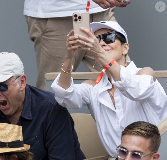 Cristina Cordula et son mari Frédéric Cassin dans les tribunes lors des Internationaux de France de Tennis de Roland Garros 2025 à Paris, le 29 mai 2025.
© Moreau / Jacovides / Bestimage