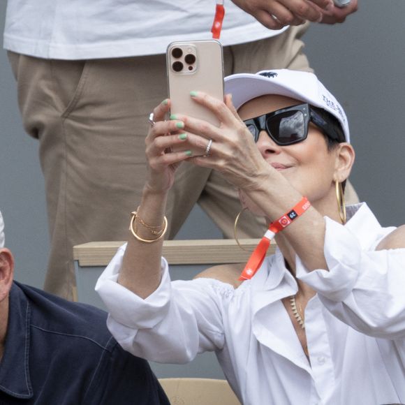 Cristina Cordula et son mari Frédéric Cassin dans les tribunes lors des Internationaux de France de Tennis de Roland Garros 2025 à Paris, le 29 mai 2025.
© Moreau / Jacovides / Bestimage