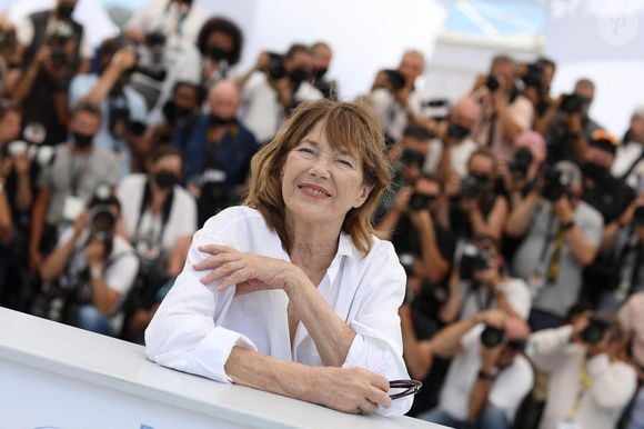 Jane Birkin (habillée en Celine) au photocall du film Jane par Charlotte (Cannes première) lors du 74ème festival international du film de Cannes le 8 juillet 2021

© Borde / Jacovides / Moreau / Bestimage