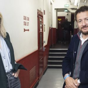 Exclusif - Dany Boon avec sa compagne Laurence Arné - Backstage du concert du chanteur et pianiste américano-canadien Rufus Wainwrigh au Grand Rex à Paris en pleine tournée européenne pour son nouvel album "Unfollow the Rules" le 30 mars 2022. © Jack Tribeca / Bestimage