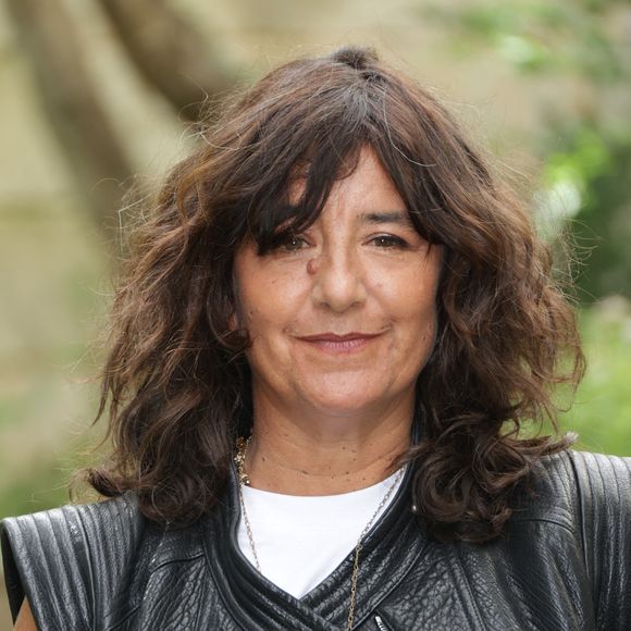 Elle confie aujourd'hui encore considérer l'alcool comme son "ennemi", tant cette addiction a eu des répercussions sur sa vie.

Romane Bohringer au photocall du film "Dites-lui que je l'aime" lors de la 18ème édition du Festival du Film Francophone d'Angoulême (FFA) le 29 août 2025.

© Coadic Guirec / Bestimage