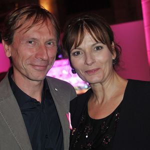 Exclusif -  Cecilia Hornus (Plus belle la vie) et son compagnon Thierry Ragueneau - Soiree "Octobre Rose" organisée par Estee Lauder pour l'association "Le Cancer du Sein, Parlons-en !" a la Conciergerie a Paris, le 30 septembre 2013.
