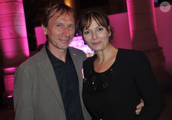 Exclusif -  Cecilia Hornus (Plus belle la vie) et son compagnon Thierry Ragueneau - Soiree "Octobre Rose" organisée par Estee Lauder pour l'association "Le Cancer du Sein, Parlons-en !" a la Conciergerie a Paris, le 30 septembre 2013.