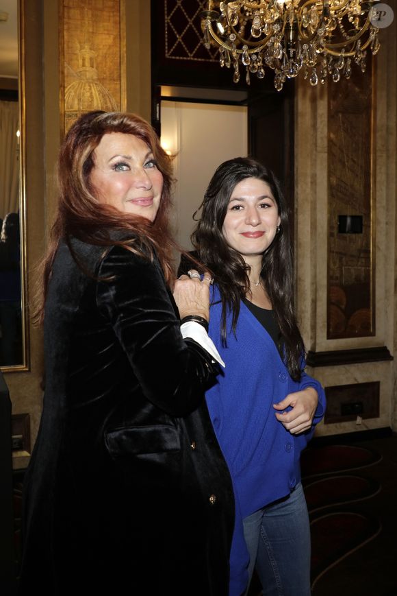 Elle est atteinte d'un cancer de l'utérus. Ses médecins programment ainsi une intervention pour limiter les dégâts. 

Julie Pietri - Dîner de Noël pour l'association "Soleil d'enfance" au restaurant Le Fouquet's à Paris le 4 décembre 2023. © Cédric Perrin/Bestimage