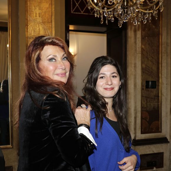 Elle est atteinte d'un cancer de l'utérus. Ses médecins programment ainsi une intervention pour limiter les dégâts. 

Julie Pietri - Dîner de Noël pour l'association "Soleil d'enfance" au restaurant Le Fouquet's à Paris le 4 décembre 2023. © Cédric Perrin/Bestimage