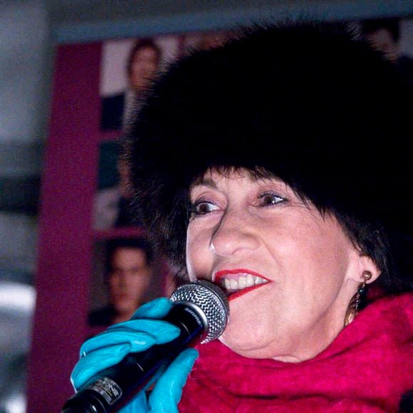 Caroline Loeb venue chanter dans le cadre du festival annuel soupe en scène organisé à l'initiative du chef Fabrice Bonnot et de son association Envie d'un sourire au profit du foyer Notre-Dame des Sans-abri à Lyon, France le 13 novembre 2021. © Sandrine Thesillat/Panoramic/Bestimage