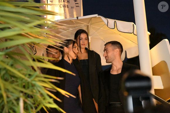 Au JW Marriott à Cannes, somptueux hôtel situé au milieu de la Croisette, il semblerait qu'ils se soient offert un petit moment hors du temps.

Antoine Dupont et l ex Miss France Iris Mittenaere au photocall du Grand Dîner en toute intimité avec Dadju sur la plage de l'hôtel Carlton en marge du 78ème Festival International du Film de Cannes, France, le 17 mai 2025. © Lionel Urman/Bestimage