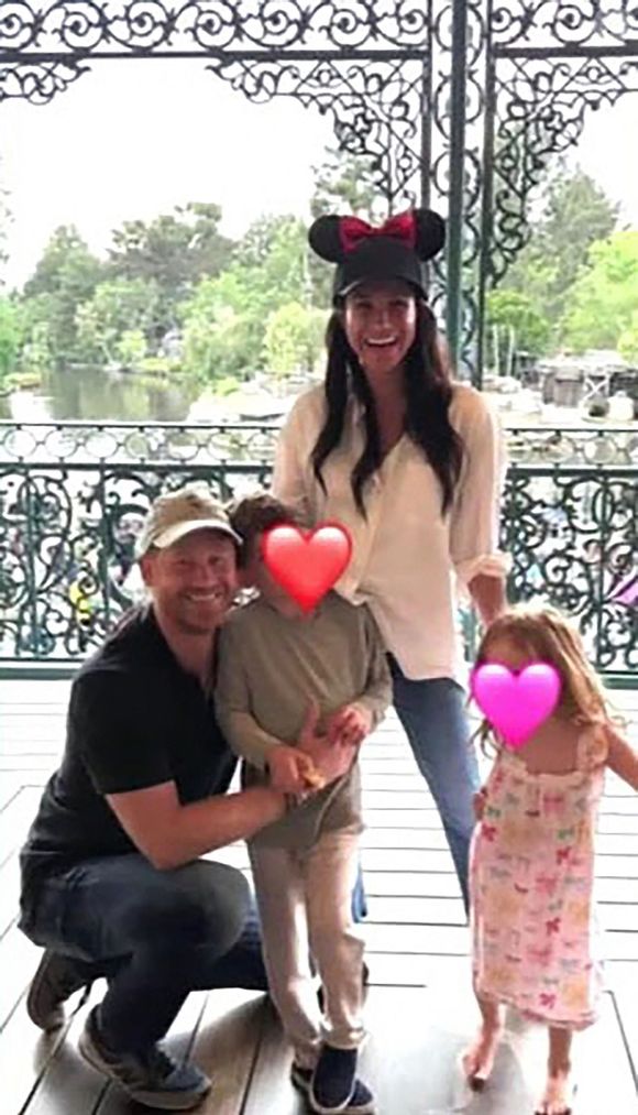 Le prince Harry révèle que Space Mountain est son attraction préférée à Disneyland – grâce à la princesse Diana – lors de son apparition avec sa femme Meghan Markle dans l'émission spéciale d'ABC pour les 70 ans de Disneyland. © Backgrid UK/ Bestimage