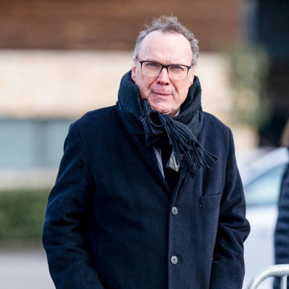 Et de son ami Julien Lepers mais pas que 
Julien Lepers aux obsèques du chanteur Herbert Léonard au crématorium de Saint-Fargeau-Ponthierry, France, le 12 mars 2025. © Bestimage