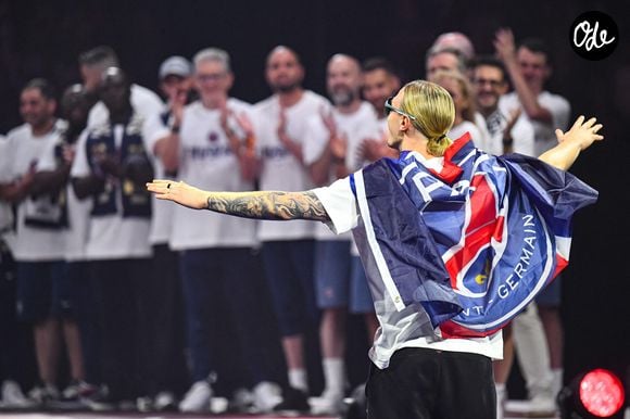 Matvey Safonov (Paris SG) - Le PSG célèbre son titre de champion d'Europe 2026 avec ses supporters au Parc des Princes à Paris, le 31 mai 2026. © Baptiste Autissier/PsnewZ/Bestimage