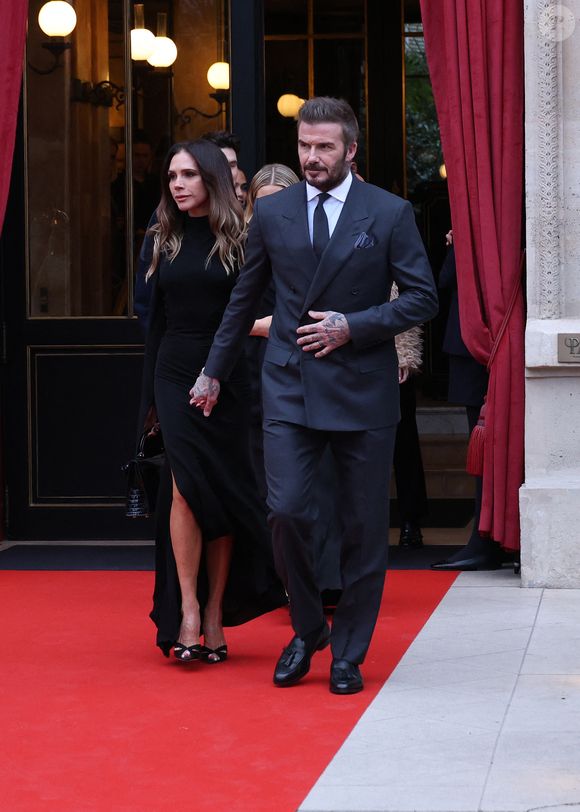 David Beckham et sa femme Victoria Beckham - V.Beckham, accompagnée de sa famille, à la sortie de l'Hôtel La Réserve avant d'être élevée au rang de Chevalier des Arts et des Lettres au ministère de la Culture à Paris, le 26 janvier 2026.
© Denis Guignebourg / Bestimage