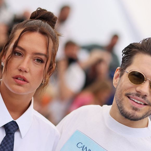 Aujourd'hui, la comédienne est heureuse, avec François Civil. 

Adèle Exarchopoulos et François Civil - Photocall du film "L'Amour Ouf" (Beating Hearts / Compétition) lors du 77ème Festival International du Film de Cannes (14 - 25 mai 2024), le 24 mai 2024. 
© Jacovides / Moreau / Bestimage