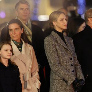 Par la suite, la famille princière a pu découvrir les installations en bord de piste auprès de M. Beau Welling, le président de World Curling.

Le Prince Albert II de Monaco, la Princesse Charlène de Monaco, le Prince Héréditaire Jacques et la Princesse Gabriella assistent à la cérémonie de la Sainte Dévote à Monaco, Monaco le 26 janvier 2026 Photo par Jean-Charles Vinaj/ABACAPRESS.COM
