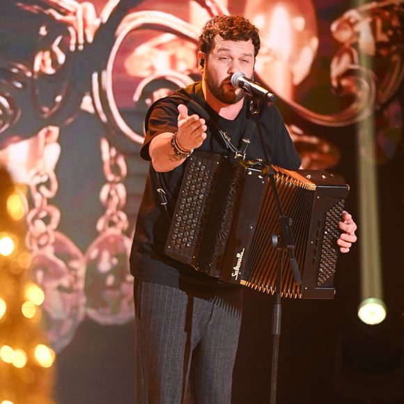 Exclusif - Claudio Capéo - Enregistrement de l'émission Vivement dimanche au studio Rive gauche, présentée par Michel Drucker le 16 décembre 2025. . Diffusion sur France 3 le 04/01/2026 . © Guillaume Gaffiot / Bestimage