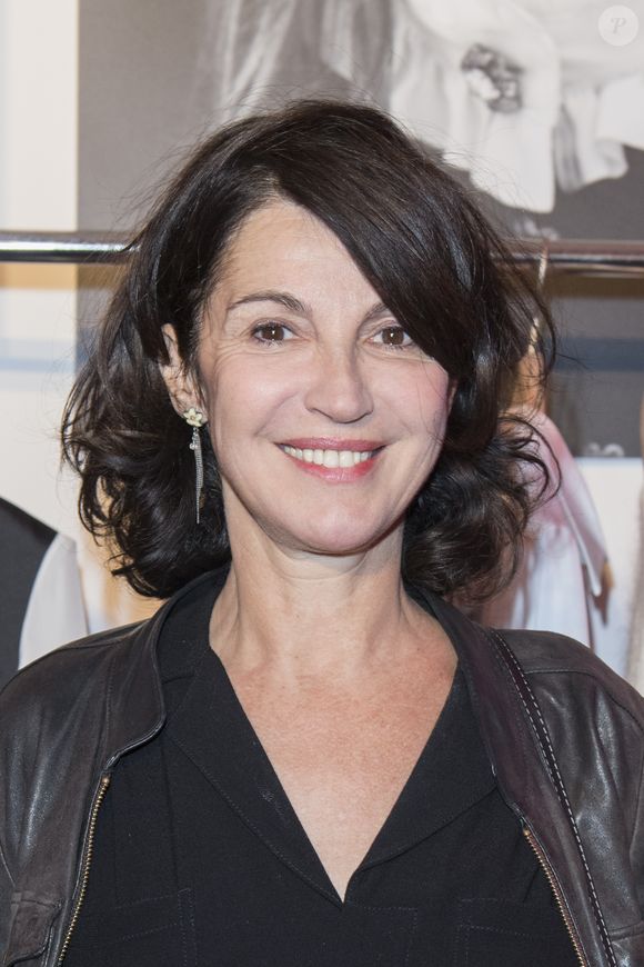 Zabou Breitman à l'exposition "Girls, girls, girls" à la boutique des Champs-Elysées à Paris, le 3 octobre 2017. © Pierre Perusseau/Bestimage