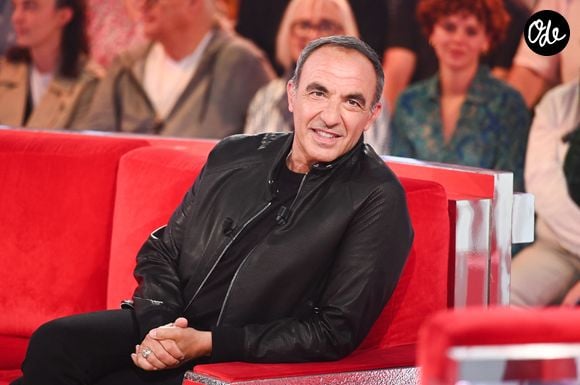 Exclusif - Nikos Aliagas lors de l'enregistrement de l'émission Vivement dimanche au studio Rive gauche, présentée par M.Drucker, diffusée sur France 3 le 21 juin 2026, à Paris, France, le 20 mai 2026. © Guillaume Gaffiot/Bestimage