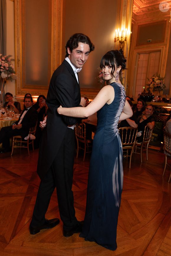 Exclusif - Eirini Zarifi ( robe Deborah Milner ) et son cavalier Gabriel de Kergorlay -  - Défilé au Bal 2025 des débutantes à l’hôtel Shangri-La Paris le 29 novembre 2025. Le Bal / Moreau / Borde / Bestimage