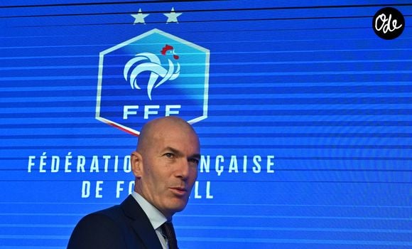 L'ancien international français de football Zinédine Zidane s'exprime lors d'une conférence de presse visant à le présenter comme le nouveau sélectionneur de l'équipe de France, au siège de la Fédération française de football (FFF) à Paris, le 28 juillet 2026. © Christian Liewig/Bestimage