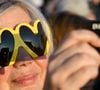 Fixer le soleil sans lunettes certifiées expose la rétine à des brûlures invisibles mais irréversibles.

La foule observe l'éclipse solaire à Zagreb en Croatie, le 12 août 2026. 

© Neva Zganec/PIXSELL