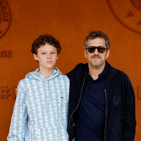 Guillaume Canet et son fils Marcel au village lors des Internationaux de France de Tennis de Roland Garros 2025, à Paris, France, le 8 juin 2025. © Cyril Moreau/Bestimage