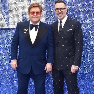Sir Elton John, son mari David Furnish à la première du film "Rocketman" au cinéma Odeon Leicester Square à Londres, Royaume Uni, le 20 mai 2019.
Backgrid UK/ Bestimage