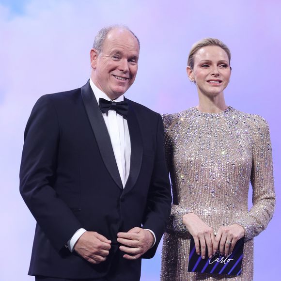 Le souverain monégasque a donc choisi de mettre à l'honneur ce projet au cœur d'un lieu prestigieux.

Le prince Albert II de Monaco et la princesse Charlène lors de la cérémonie de clôture du 65e Festival de télévision de Monte-Carlo, le 16 juin 2026.

© Denis Guignebourg / Bestimage