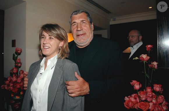 L'acteur Jean-Pierre Castaldi et son épouse assistent à la soirée de lancement du 'Rose Sofitel', qui s'est tenue à l'hôtel Sofitel Le Faubourg à Paris, France, le 7 juin 2007. Photo by Nicolas Khayat/ABACAPRESS.COM