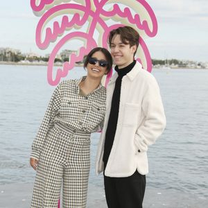 Léna Mahfouf, dite Léna Situations, Seb la Frite - Photocall sur le ponton de l'Hôtel Barrière Le Majestic. La 4ème édition de CANNESERIES à Cannes vendredi 8 octobre 2021. © Christophe Aubert via Bestimage