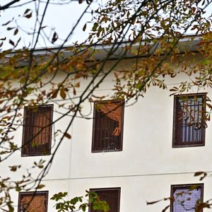 Même s'il a fait appel, le mari de Carla Bruni ne pourra pas échapper à l'incarcération. 

Info - Nicolas Sarkozy bientôt en prison : une cellule réservée au centre pénitentiaire Paris-La Santé pour l'ancien président - Illustration du centre pénitentiaire Paris-La Santé dans le 14ème arrondissement de Paris, France, le 26 septembre 2025. © Christian Liewig/Bestimage