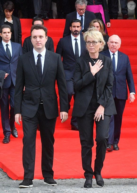 Après avoir travaillé pour la célèbre maison Christies (vente au enchères d'objets prestigieux), Martin s'est lancé dans l'aventure d'une startup culturelle.

Claude Chirac, et son fils Martin Rey-Chirac, au départ de la cérémonie funéraire de l'ancien président français Jacques Chirac qui s'est tenue à l'église Saint-Sulpice à Paris, en France, le 30 septembre 2019.  Photo by Christian Liewig/ABACAPRESS.COM