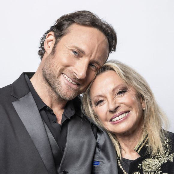 Elle y accueille notamment son fils Chris

Exclusif - Studio - Véronique Sanson et son fils Christopher Stills - Enregistrement de l'émission "La chanson secrète", présentée par N.Aliagas © Guillaume Gaffiot-Cyril Moreau / Bestimage