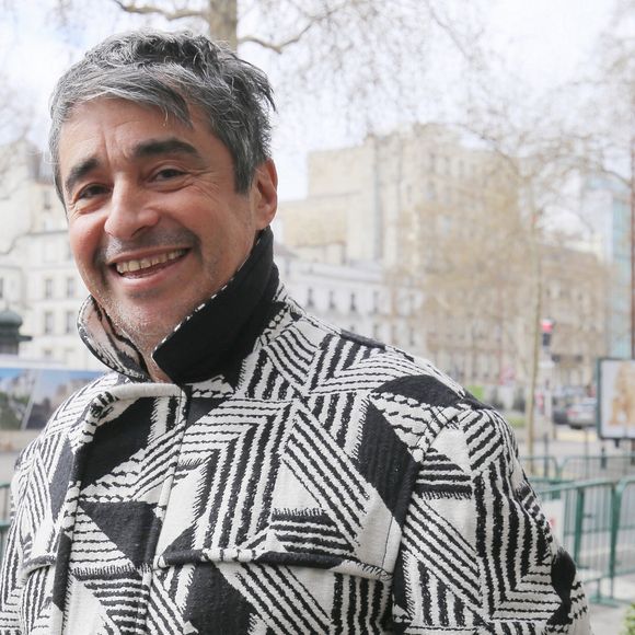 Ariel Wizman à la sortie des studios RTL à Neuilly-sur-Seine, France, le 30 mars 2023. © Jonathan Rebboah/Panoramic/bestimage