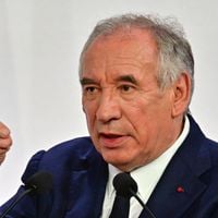 "Je ne travaille pas les jours fériés et je ne travaillerai pas les jours fériés même si vous me suppliez" clame une animatrice célèbre face à Pascal Praud sur Europe 1