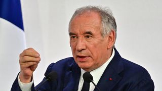 "Je ne travaille pas les jours fériés et je ne travaillerai pas les jours fériés même si vous me suppliez" clame une animatrice célèbre face à Pascal Praud sur Europe 1