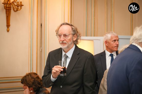 Exclusif - Henri Fiszer - Quelques semaines après avoir ouvert la Journée de l'Assemblée nationale dédiée à l'Engagement, le samedi 11 avril 2026, M.Ladreit de Lacharrière a reçu Y.Braun-Pivet pour un prestigieux dîner du Cercle de la Revue des Deux Mondes, le 8 juin 2026. 
© Jack Tribeca / Bestimage