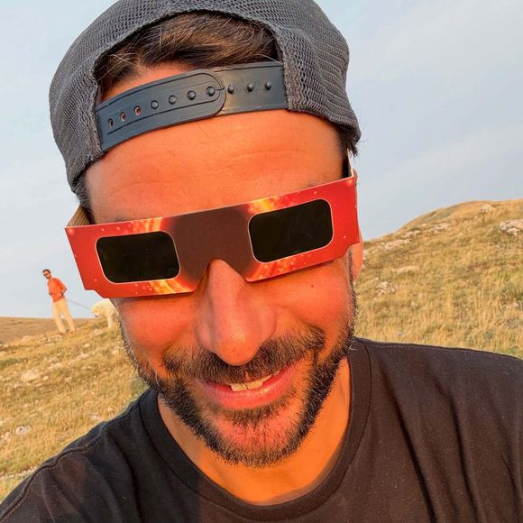 Loin des plateaux de France 2, le journaliste profite pleinement de cette pause estivale.

Julian Bugier a partagé des photos de son séjour en Italie avec Claire Fournier. Capture d'écran Instagram